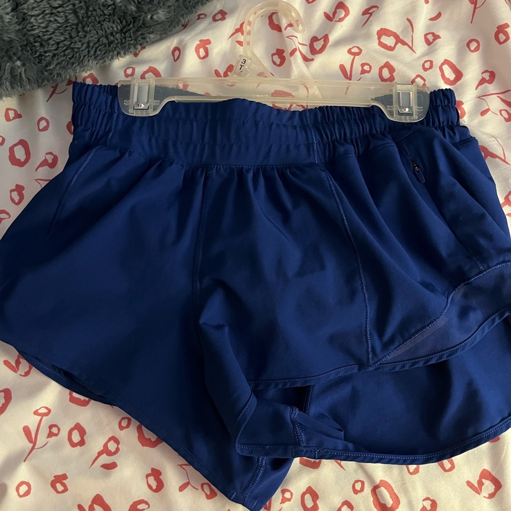 Lululemon hotty hot size 6 2.5” short